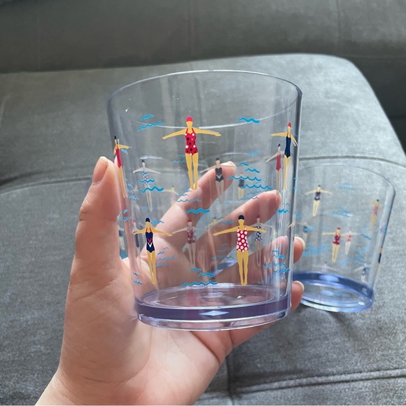 Set of 4 plastic swimmer print cups - Picture 3 of 4